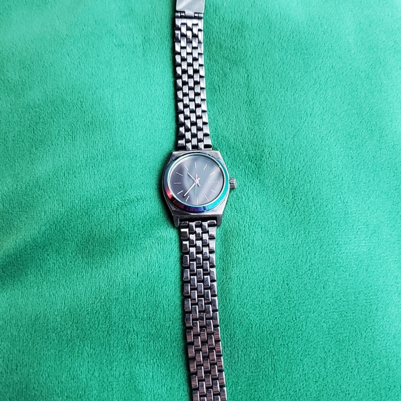 New Nixon watch - Picture 1 of 3